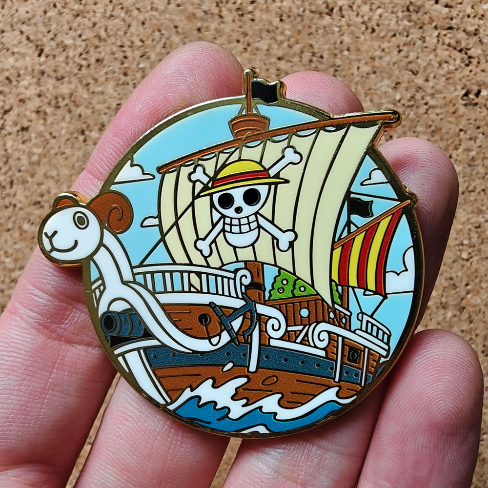 Beautiful Ship Hard Enamel Pin - đánh giá và giá Tuxedo Lapel Pin