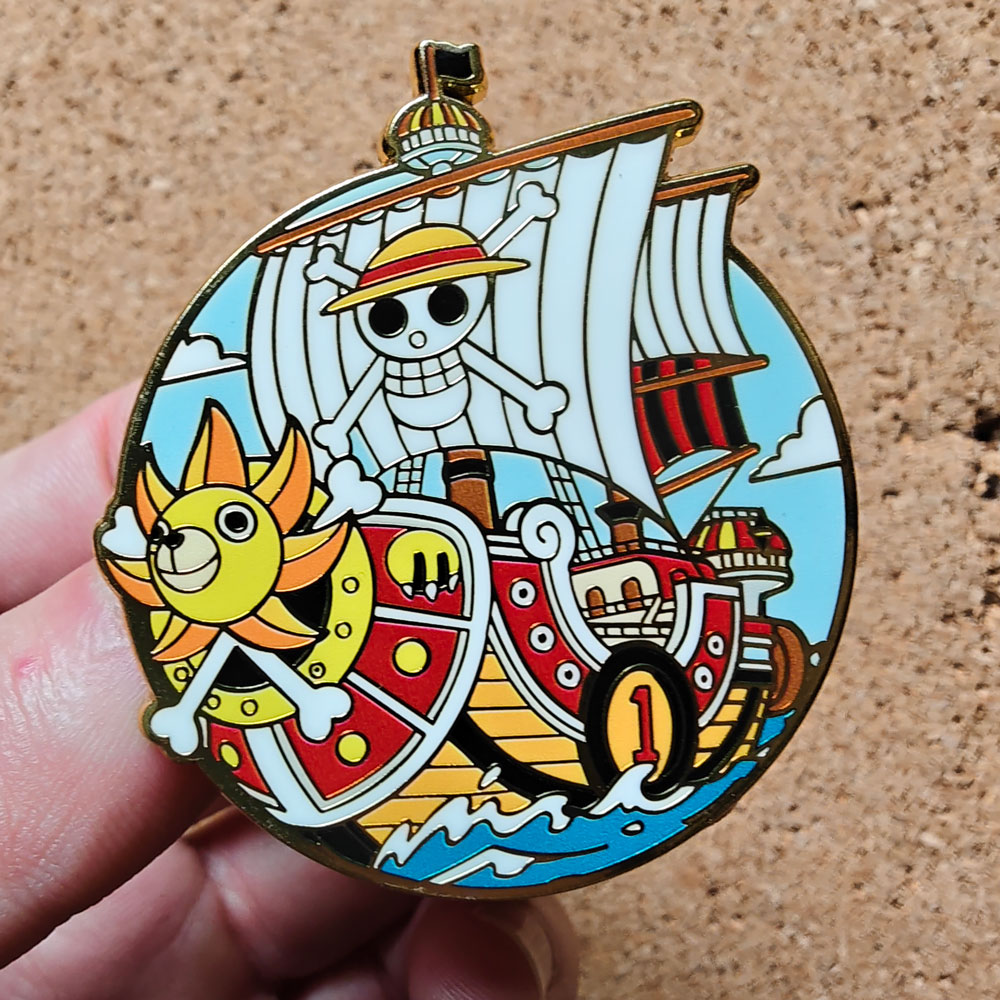 Beautiful Ship Hard Enamel Pin - đánh giá và giá Tuxedo Lapel Pin